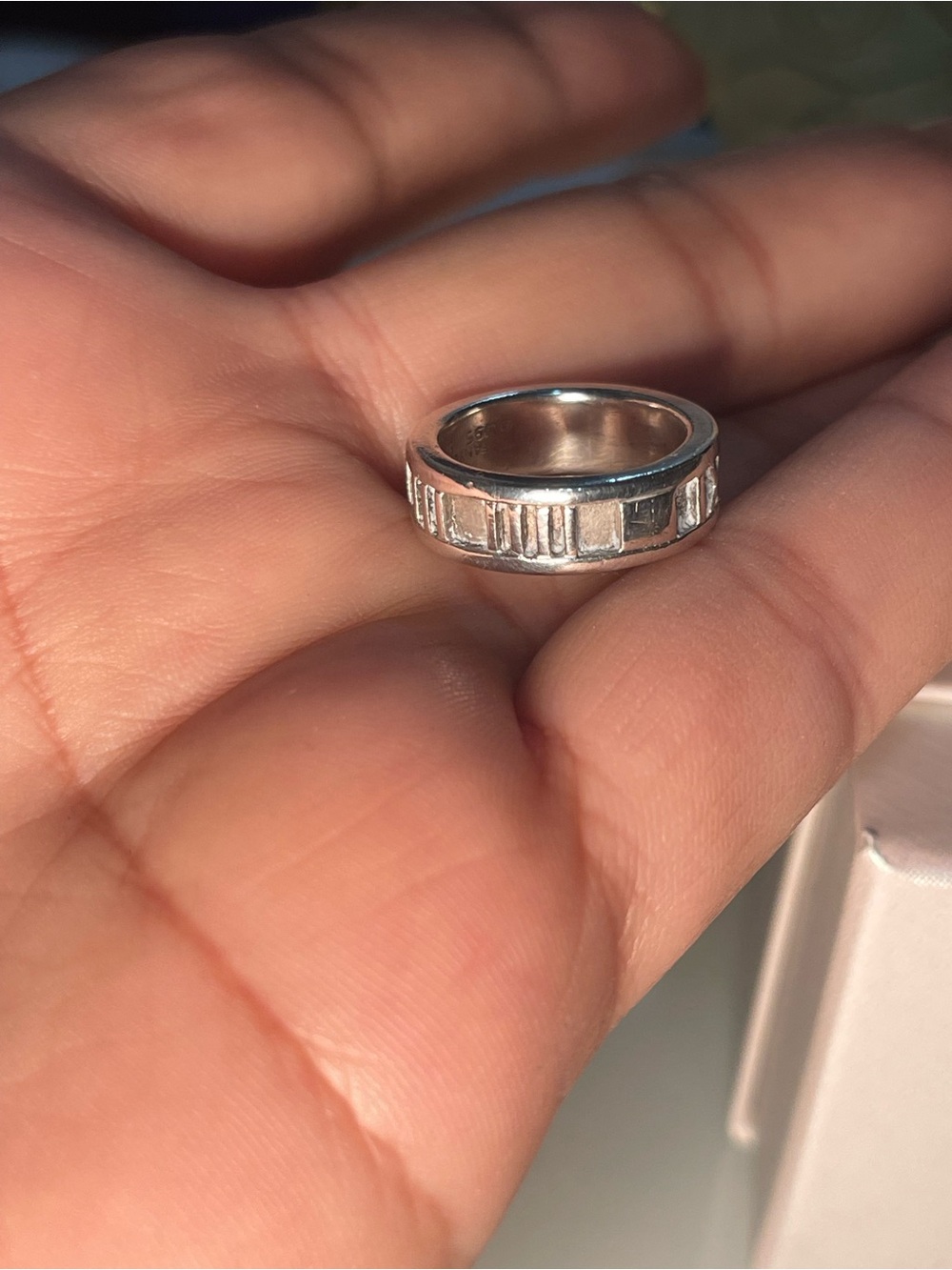Tiffany & Co 925 Sterling Silver ring size 4 with COA. - Picture 6 of 10